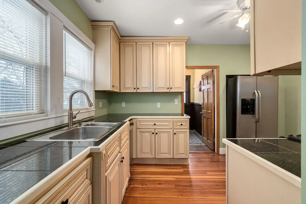 3 bed, 1 bath apartment for rent at 25-27 Lafayette Unit U2, Fairhaven — photo 5 of 25