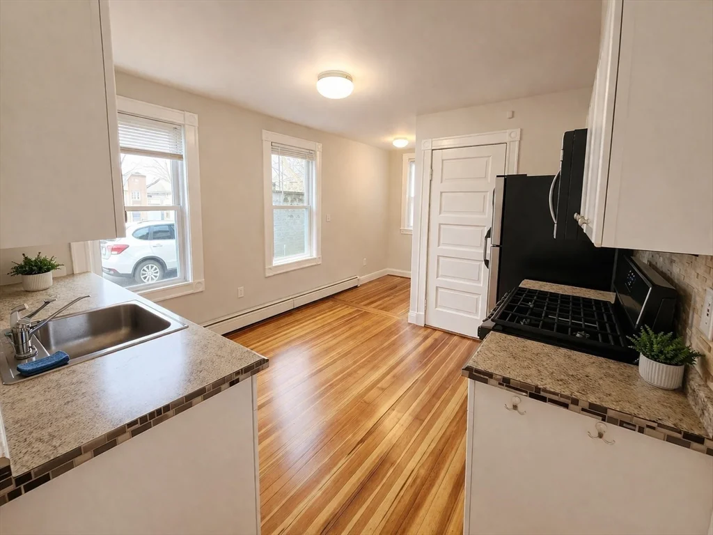 2 bed, 1 bath apartment for rent at 25-27 Marion Rd Unit 1, Belmont — photo 2 of 17