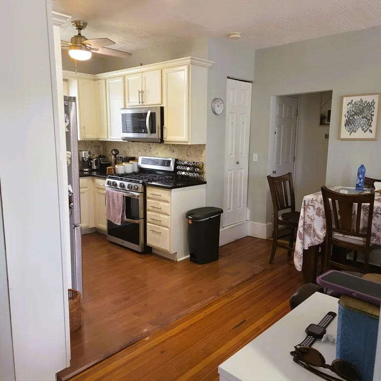 2 bed, 1 bath apartment for rent at 25 Acton St Unit 1, Watertown — photo 2 of 9