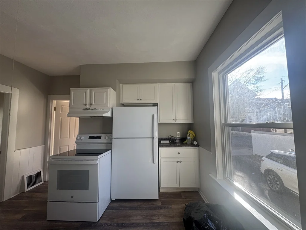 2 bed, 1 bath apartment for rent at 25 Adams Unit 1, Lynn — photo 3 of 12