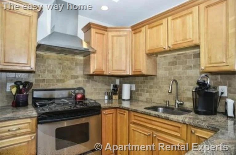 4 bed, 2 bath apartment for rent at 25 Aldrich St Unit 2, Winter Hill — photo 4 of 7