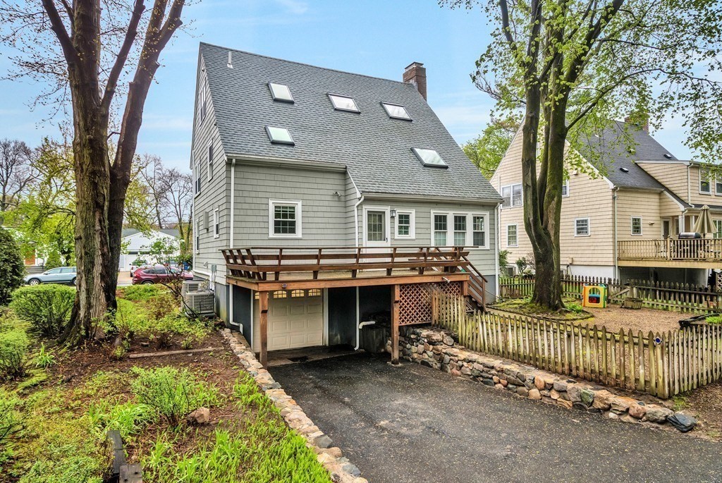 4 bed, 2 bath apartment for rent at 25 Allen Ave, Waban — photo 3 of 14