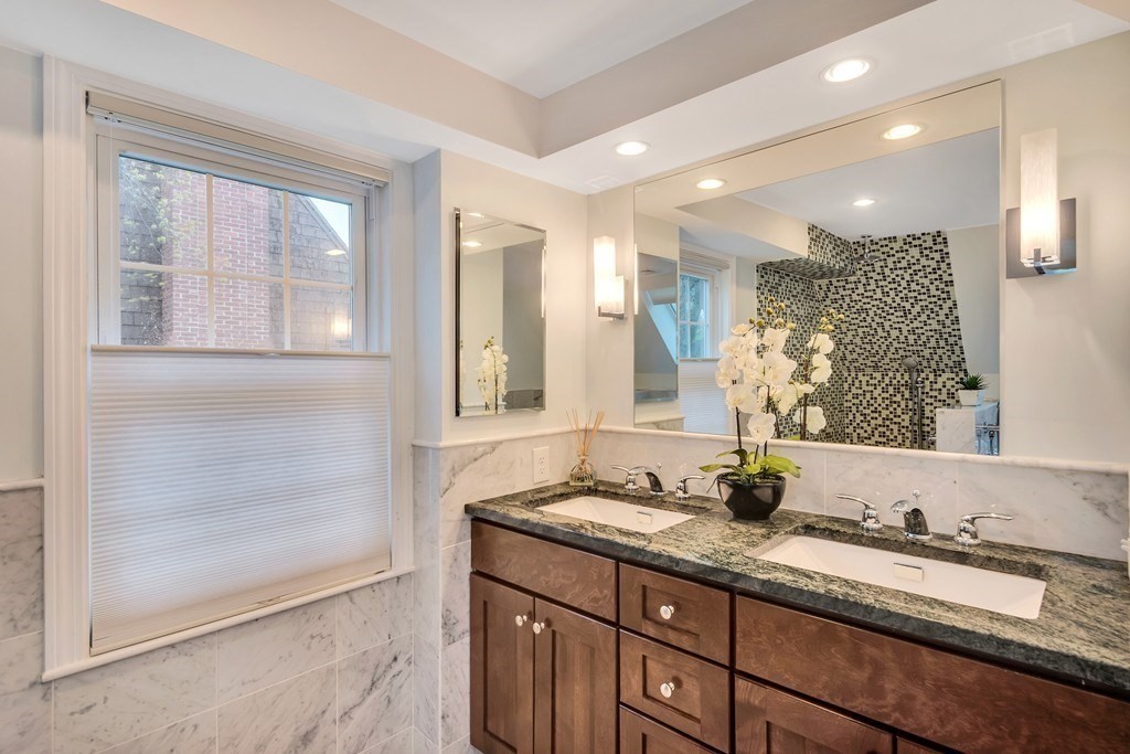 4 bed, 2 bath apartment for rent at 25 Allen Ave, Waban — photo 11 of 14