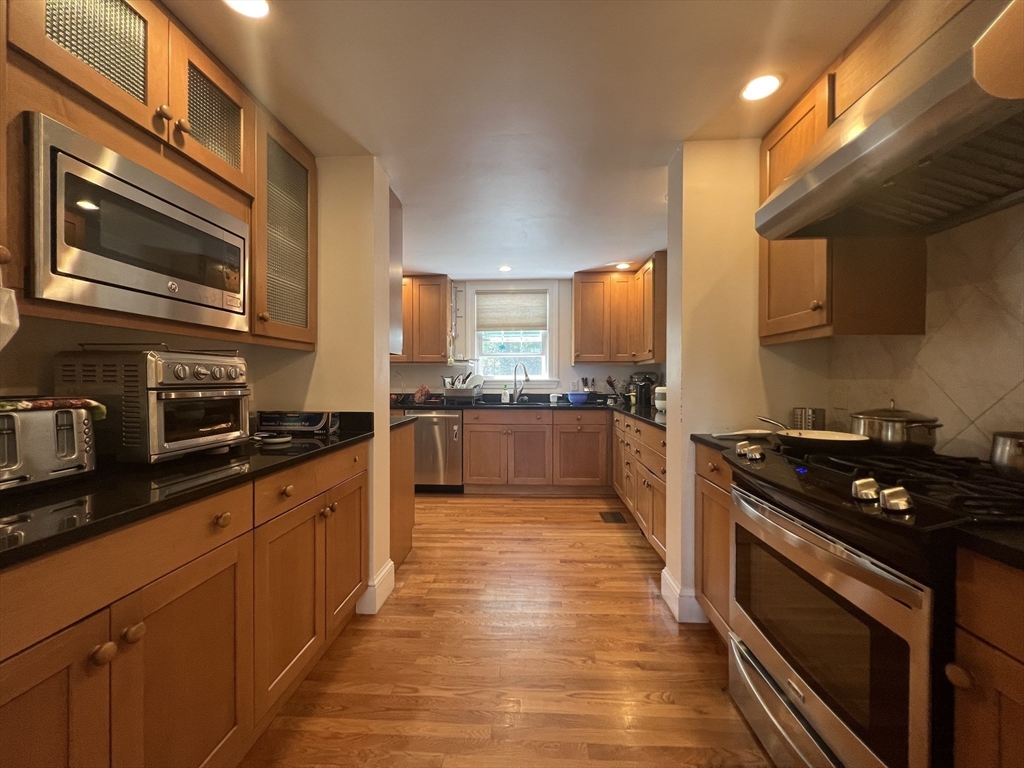 4 bed, 2 bath apartment for rent at 25 Allen Ave, Waban — photo 7 of 14
