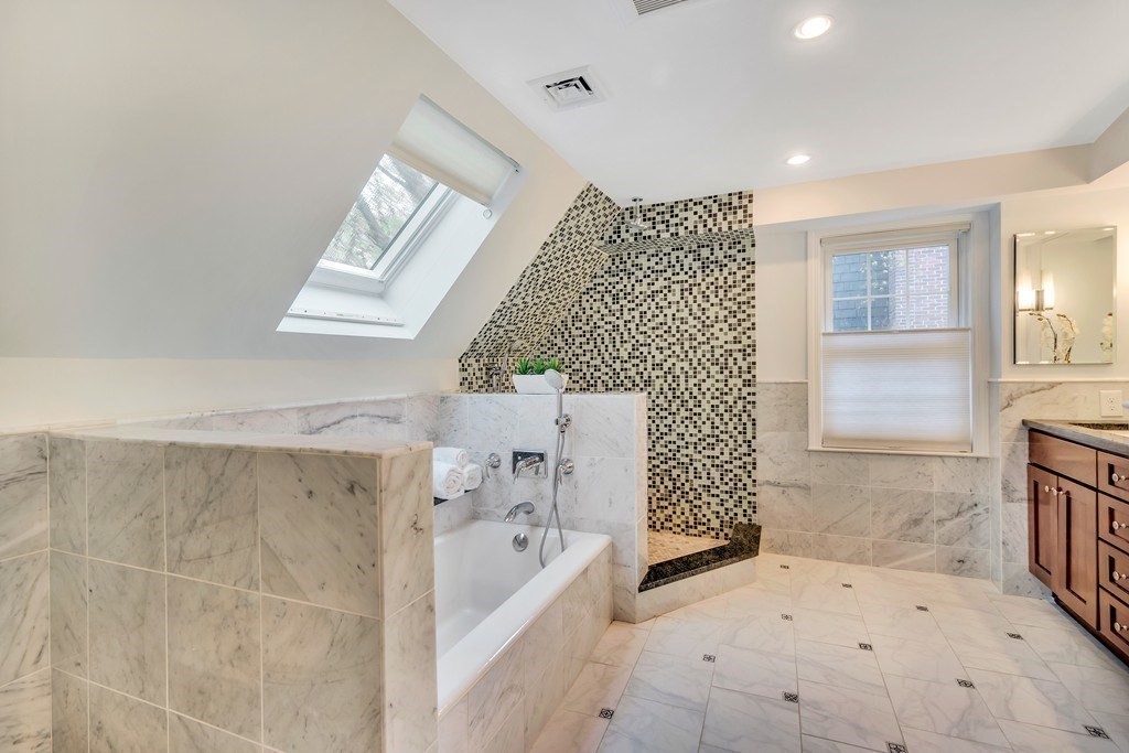4 bed, 2 bath apartment for rent at 25 Allen Ave, Waban — photo 10 of 14