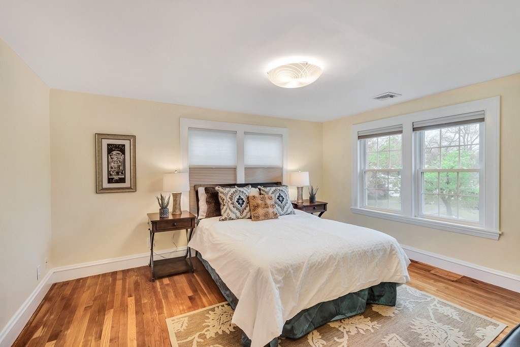 4 bed, 2 bath apartment for rent at 25 Allen Ave, Waban — photo 9 of 14