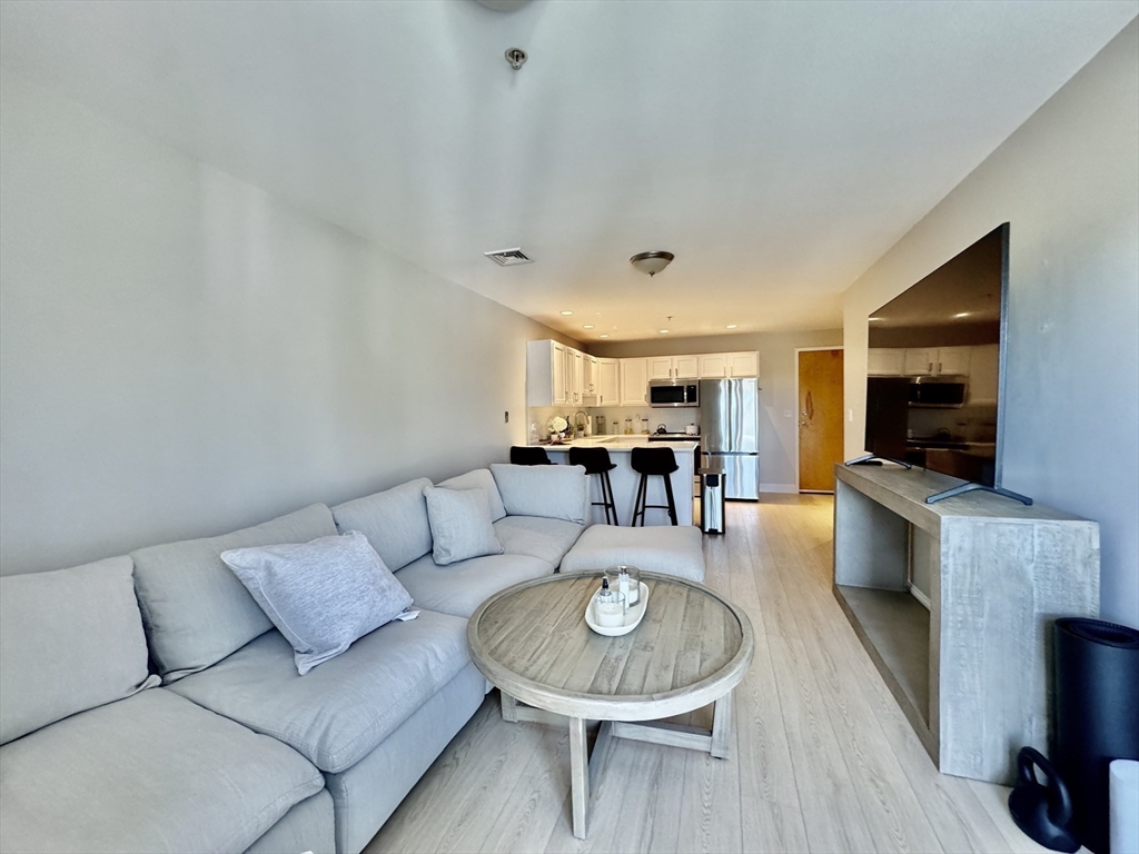 2 bed, 1 bath apartment for rent at 25 Alpine St Unit 36, Hyde Park — photo 5 of 19