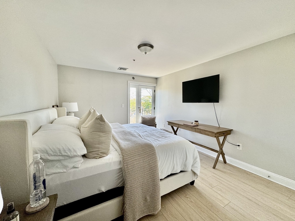 2 bed, 1 bath apartment for rent at 25 Alpine St Unit 36, Hyde Park — photo 11 of 19