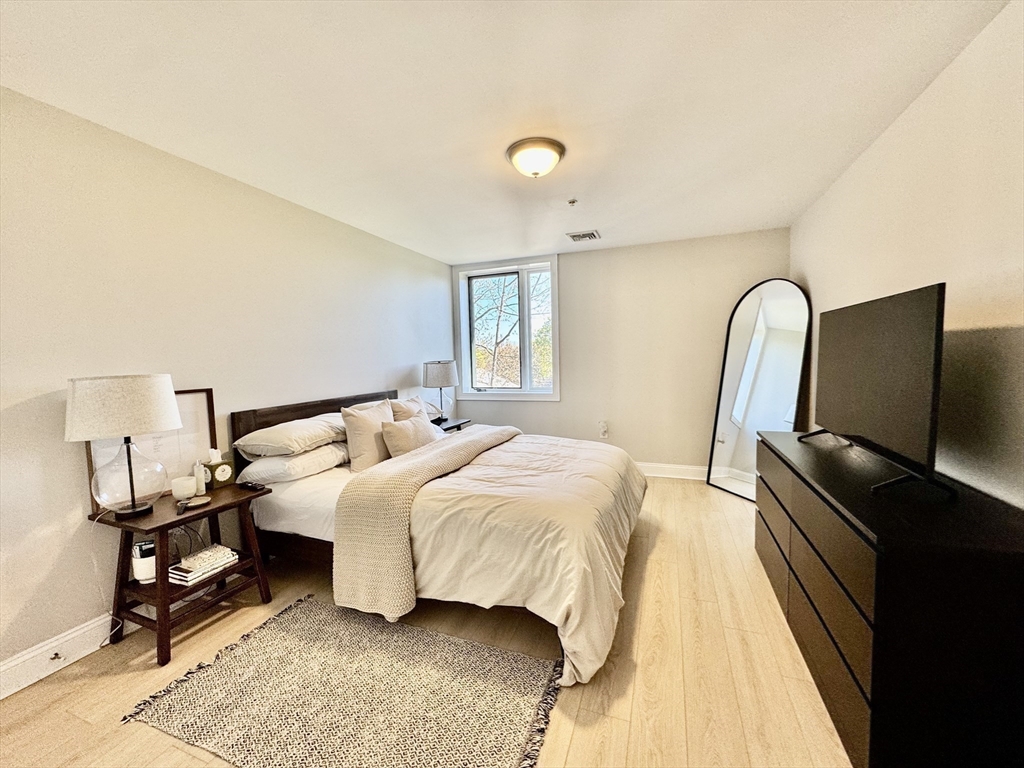 2 bed, 1 bath apartment for rent at 25 Alpine St Unit 36, Hyde Park — photo 9 of 19