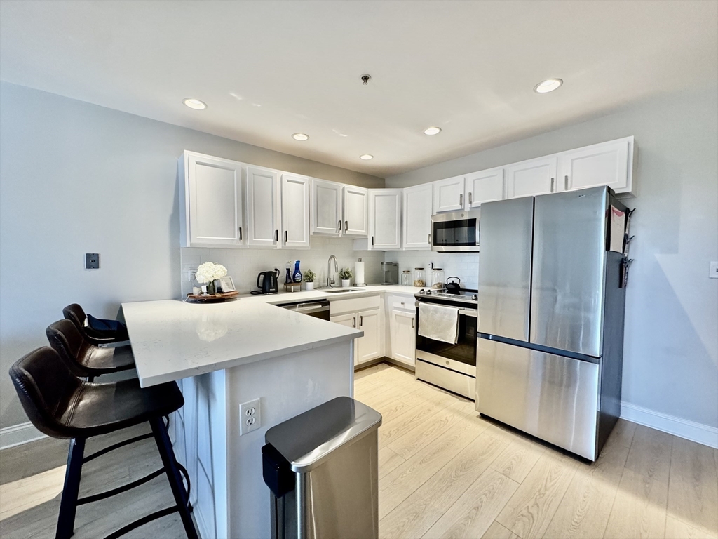 2 bed, 1 bath apartment for rent at 25 Alpine St Unit 36, Hyde Park