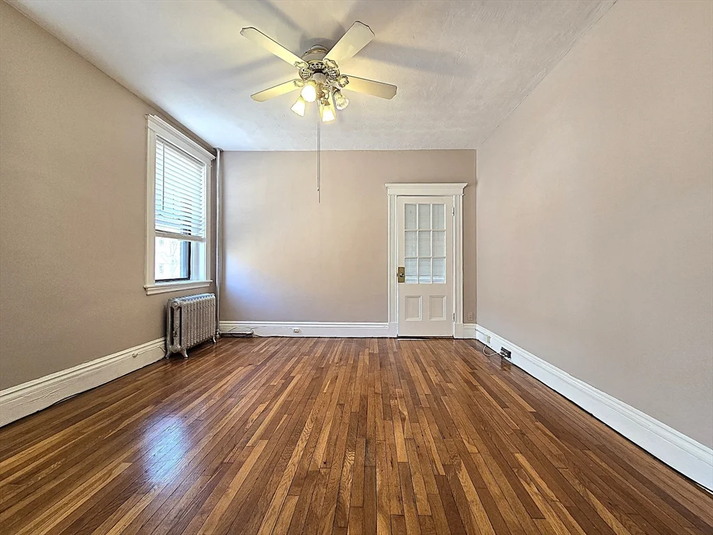3 bed, 2 bath apartment for rent at 25 Alton Pl Unit 2R, Coolidge Corner — photo 2 of 12