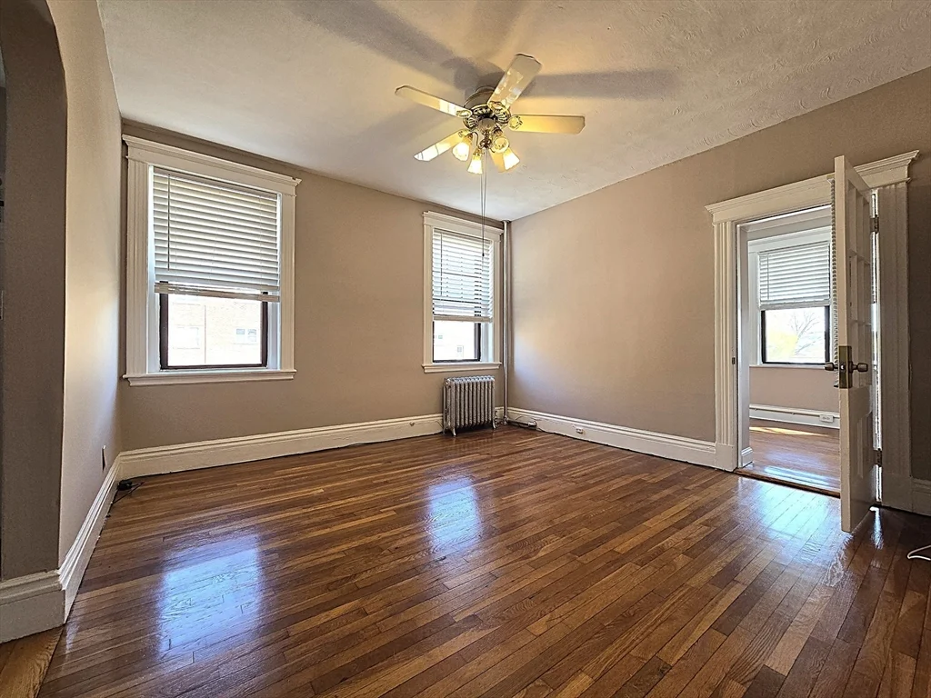 3 bed, 2 bath apartment for rent at 25 Alton Pl Unit 2R, Coolidge Corner — photo 3 of 12