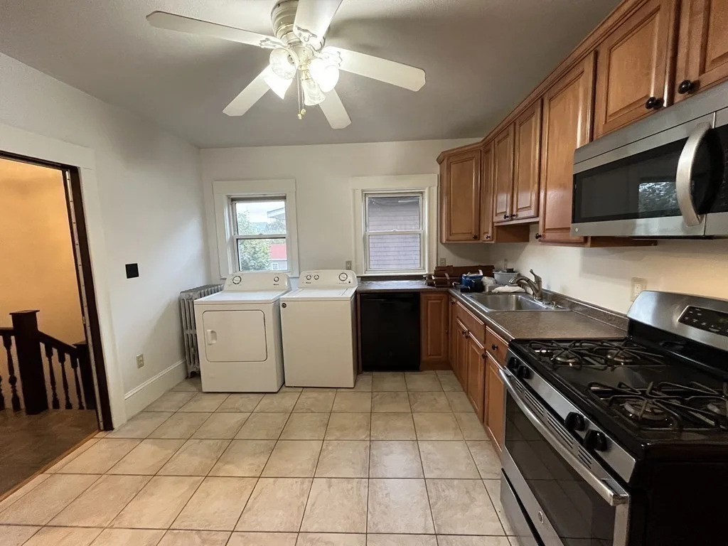 3 bed, 1 bath apartment for rent at 25 Amaranth Ave Unit 2, Wellington — photo 3 of 26