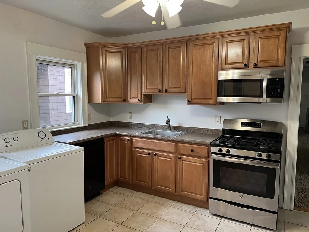 3 bed, 1 bath apartment for rent at 25 Amaranth Ave Unit 2, Wellington — photo 2 of 26