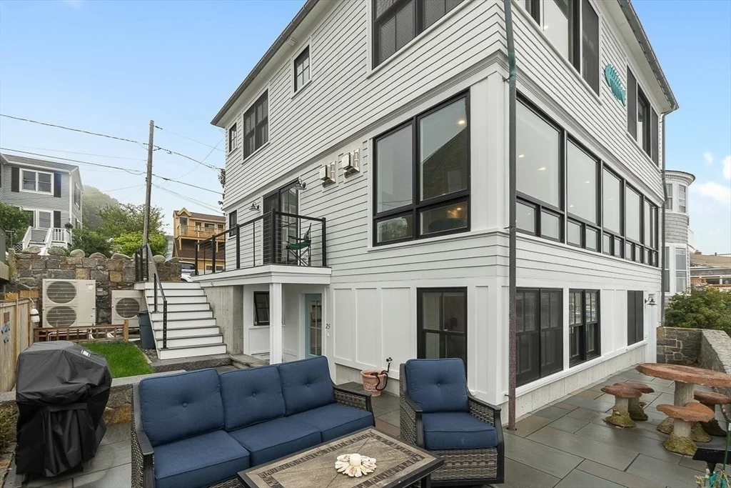 3 bed, 3 bath apartment for rent at 25 Atlantic Ave Unit 1, Rockport — photo 4 of 25
