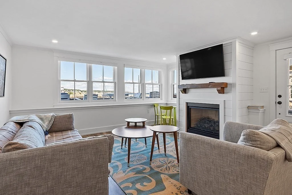 1 bed, 1 bath apartment for rent at 25 Atlantic Ave Unit 2, Rockport — photo 3 of 30