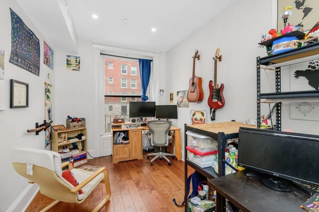 4 bed, 1 bath apartment for rent at 25 Bay State Rd Unit 2, Back Bay — photo 10 of 19