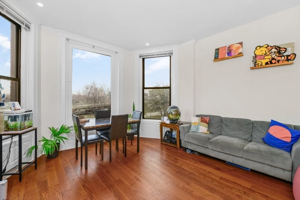 4 bed, 1 bath apartment for rent at 25 Bay State Rd Unit 2, Back Bay — photo 3 of 19