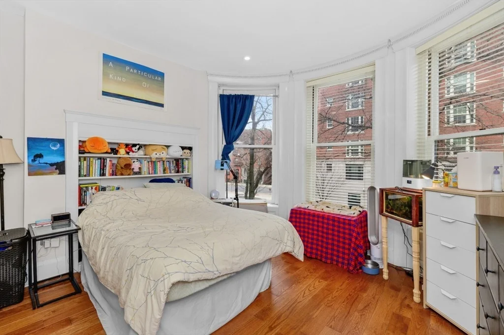 4 bed, 1 bath apartment for rent at 25 Bay State Rd Unit 2, Back Bay — photo 8 of 19
