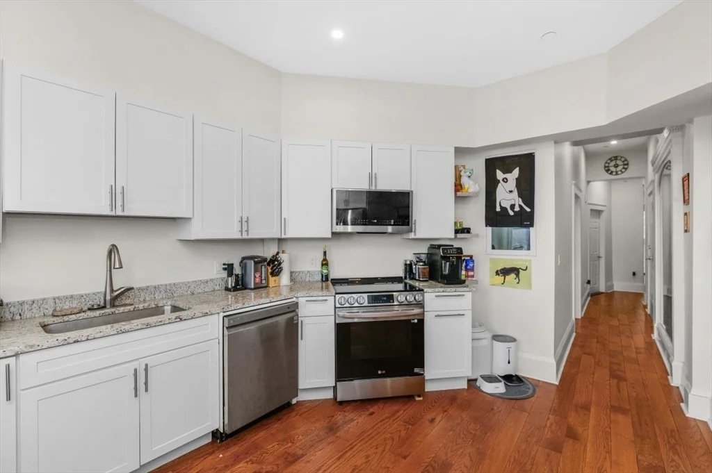 4 bed, 1 bath apartment for rent at 25 Bay State Rd Unit 2, Back Bay — photo 6 of 19