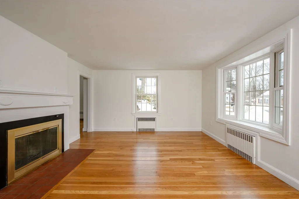 4 bed, 2 bath apartment for rent at 25 Bayberry Ln, Cohasset — photo 13 of 37