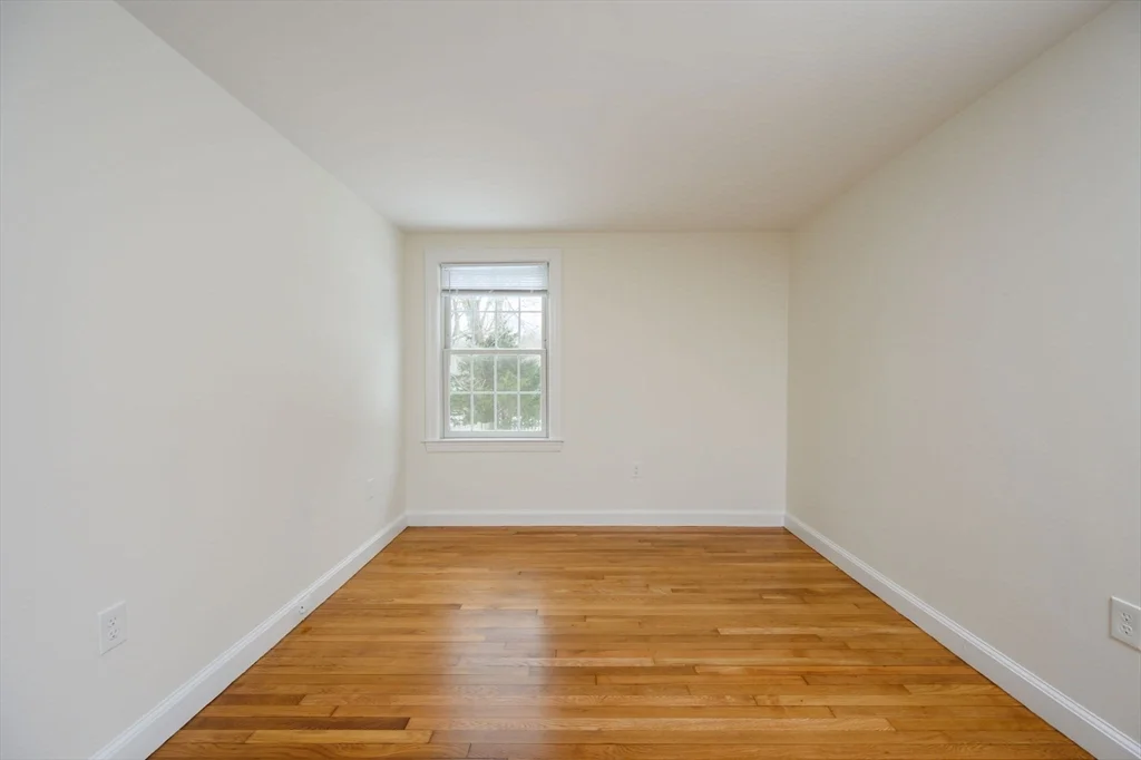 4 bed, 2 bath apartment for rent at 25 Bayberry Ln, Cohasset — photo 17 of 37