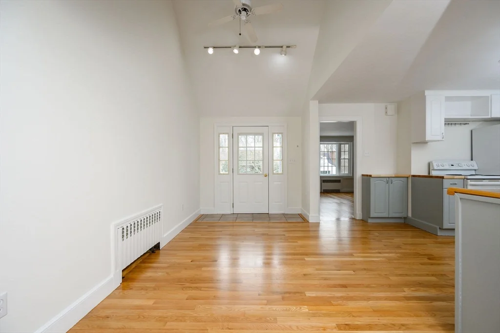 4 bed, 2 bath apartment for rent at 25 Bayberry Ln, Cohasset — photo 5 of 37