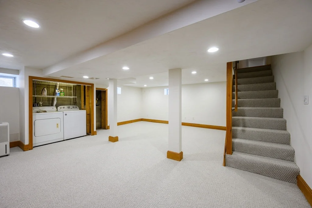 4 bed, 2 bath apartment for rent at 25 Bayberry Ln, Cohasset — photo 26 of 37