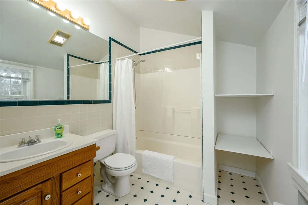 4 bed, 2 bath apartment for rent at 25 Bayberry Ln, Cohasset — photo 19 of 37