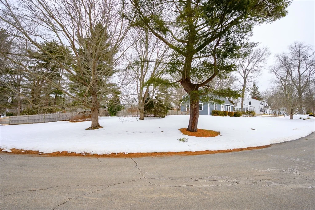 4 bed, 2 bath apartment for rent at 25 Bayberry Ln, Cohasset — photo 33 of 37
