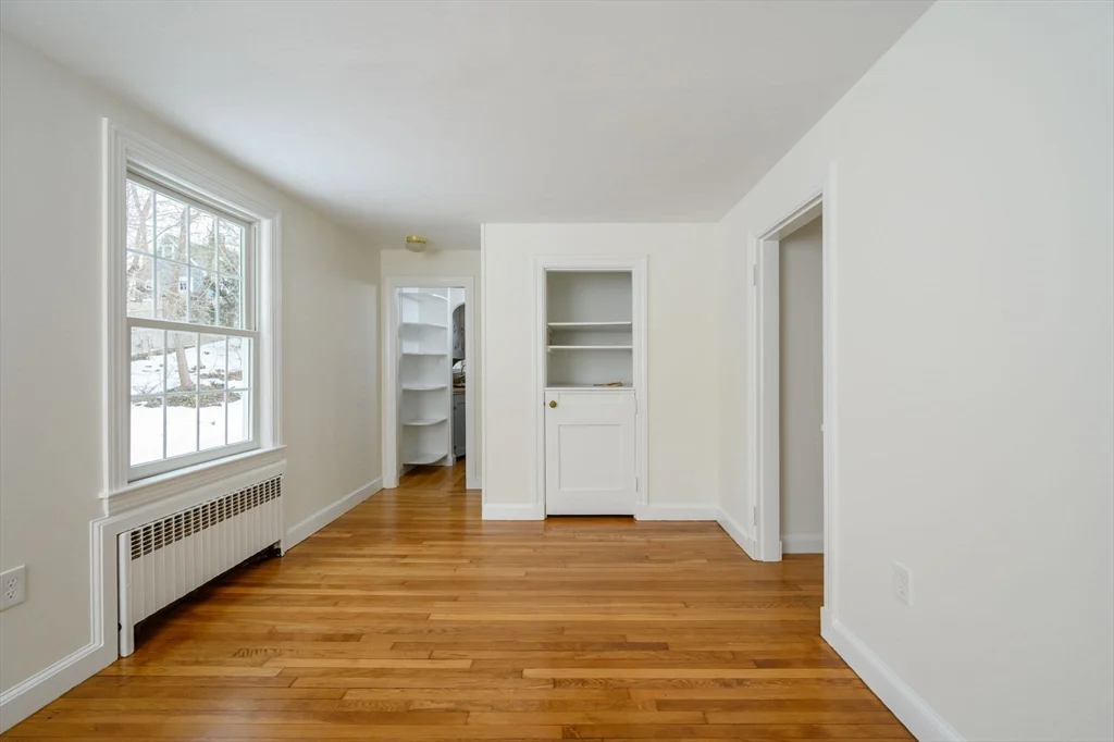 4 bed, 2 bath apartment for rent at 25 Bayberry Ln, Cohasset — photo 18 of 37