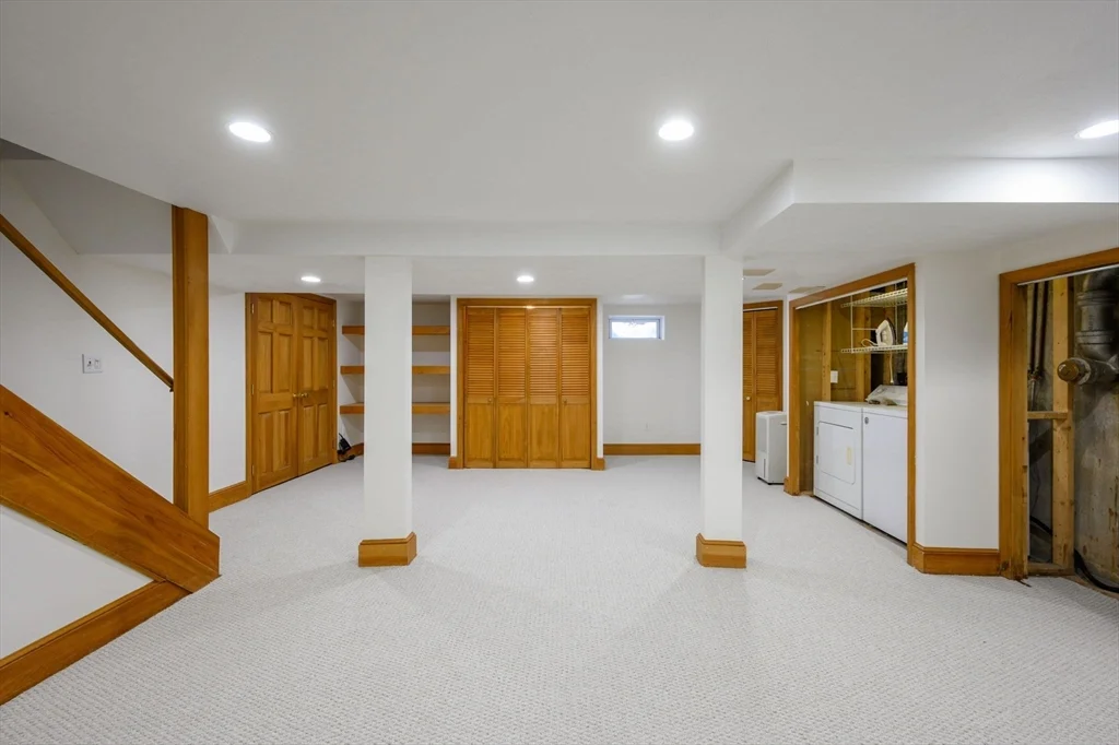 4 bed, 2 bath apartment for rent at 25 Bayberry Ln, Cohasset — photo 27 of 37