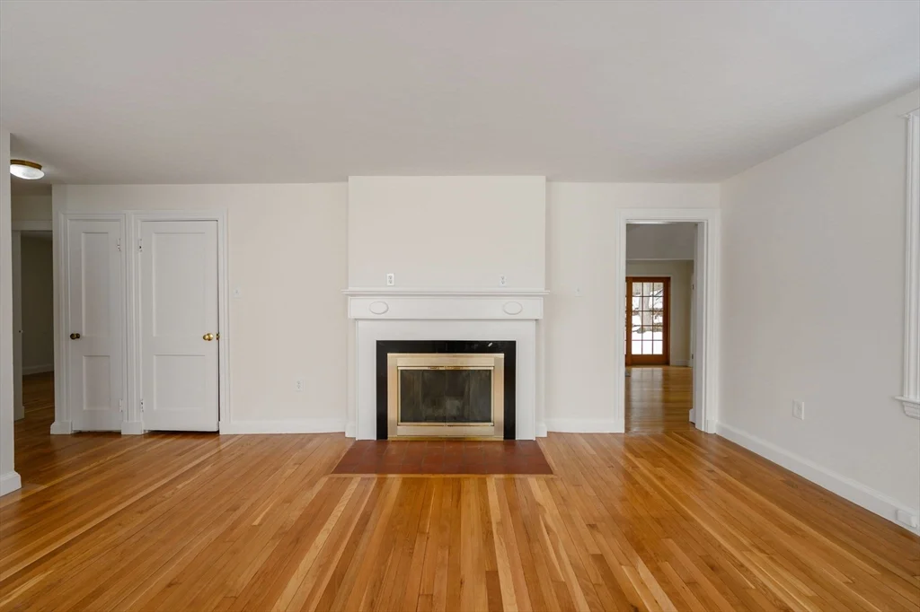 4 bed, 2 bath apartment for rent at 25 Bayberry Ln, Cohasset — photo 12 of 37