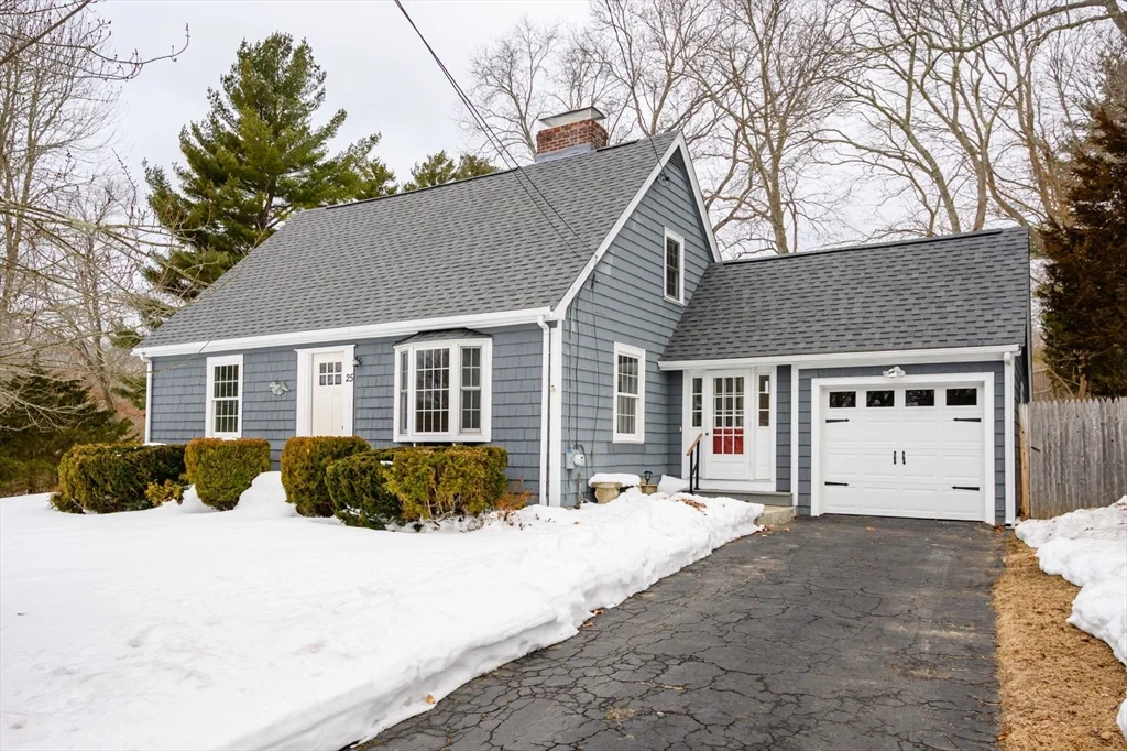 4 bed, 2 bath apartment for rent at 25 Bayberry Ln, Cohasset — photo 2 of 37