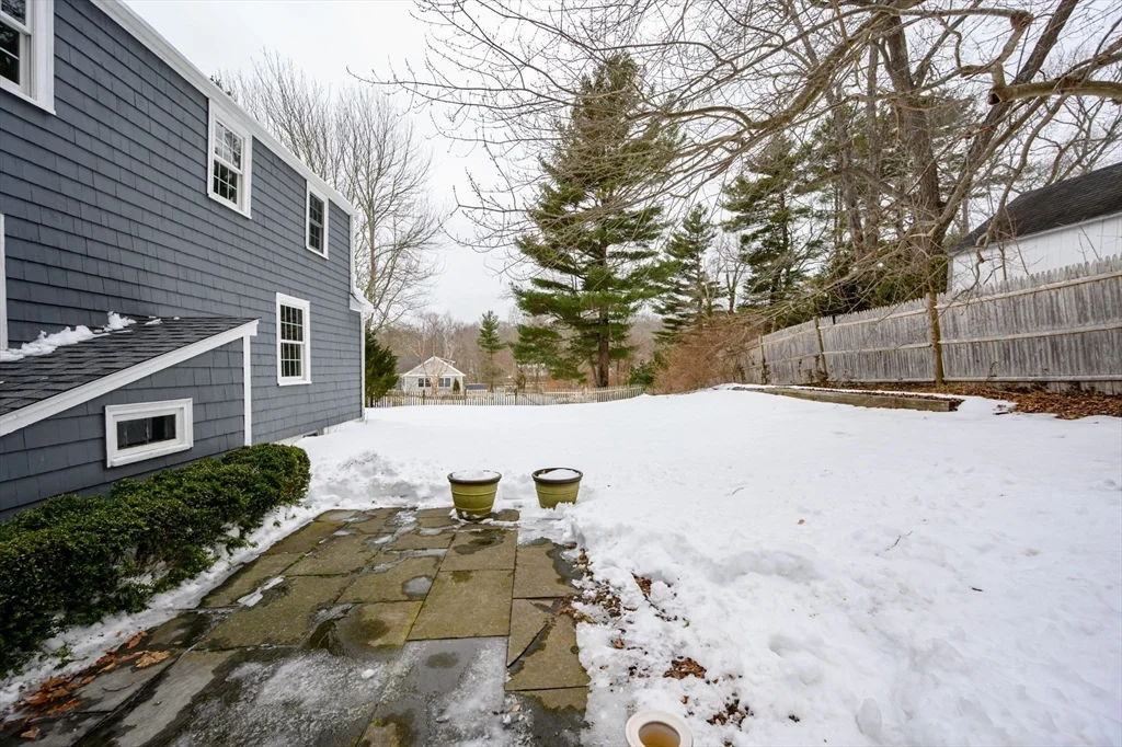 4 bed, 2 bath apartment for rent at 25 Bayberry Ln, Cohasset — photo 31 of 37