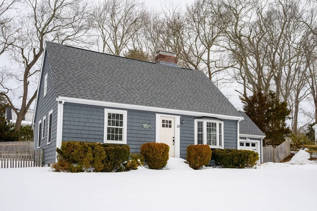 4 bed, 2 bath apartment for rent at 25 Bayberry Ln, Cohasset — photo 1 of 37