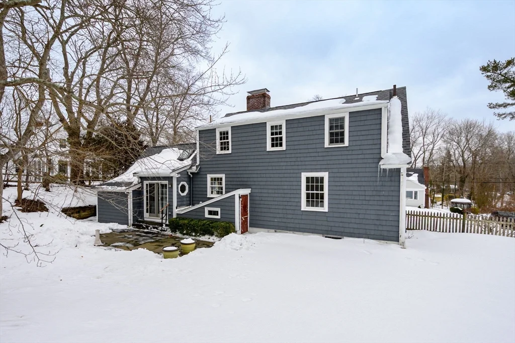 4 bed, 2 bath apartment for rent at 25 Bayberry Ln, Cohasset — photo 32 of 37