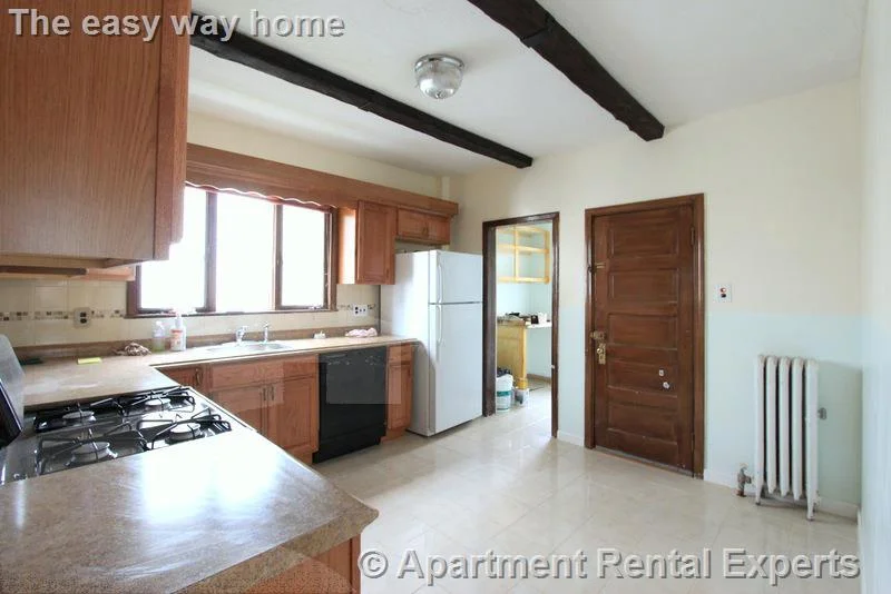 4 bed, 1 bath apartment for rent at 25 Belknap St Unit 1, Teele Square — photo 1 of 21
