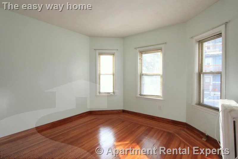 4 bed, 1 bath apartment for rent at 25 Belknap St Unit 1, Teele Square — photo 4 of 21