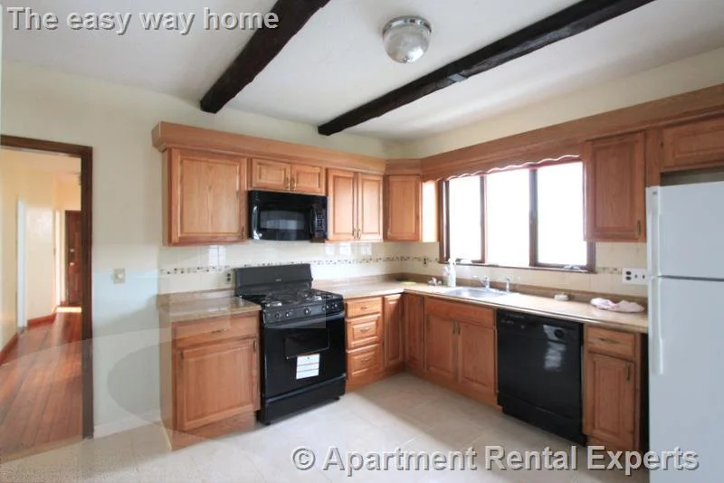 4 bed, 1 bath apartment for rent at 25 Belknap St Unit 1, Teele Square — photo 2 of 21