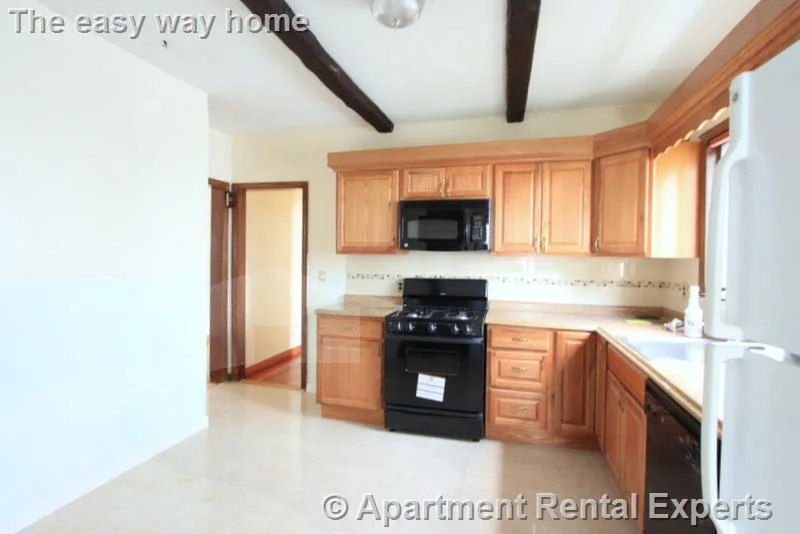 4 bed, 1 bath apartment for rent at 25 Belknap St Unit 1, Teele Square — photo 3 of 21