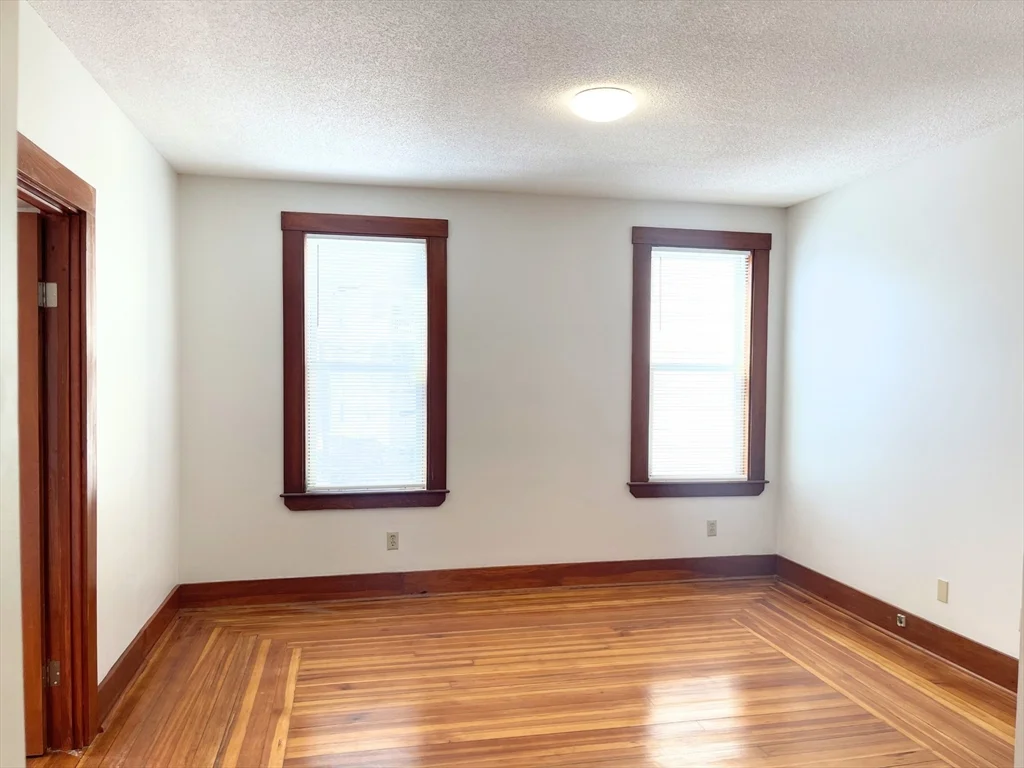 3 bed, 1 bath apartment for rent at 25 Bennett St Unit 2, Beverly — photo 4 of 19