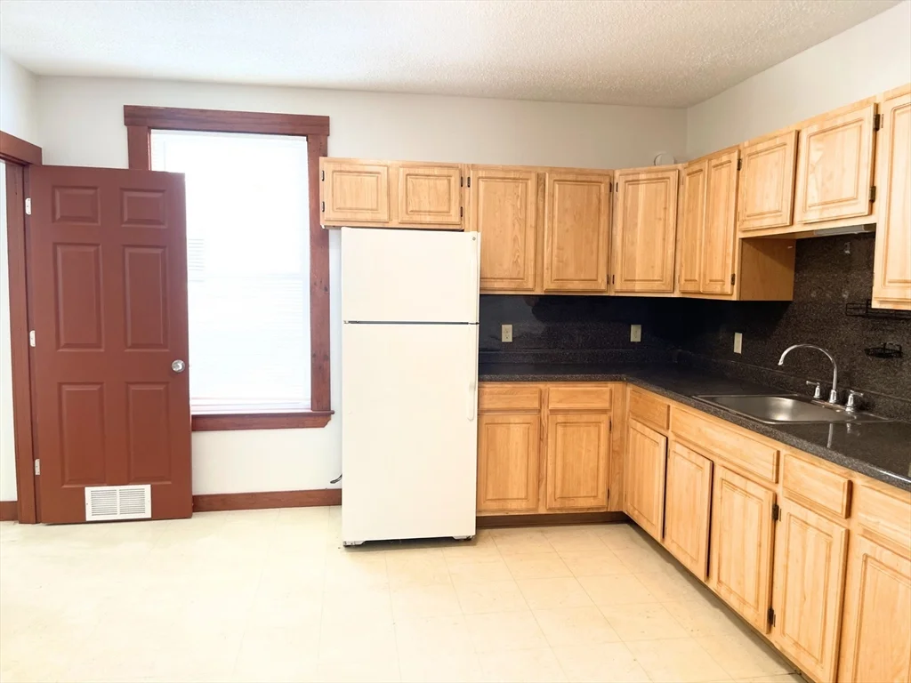 3 bed, 1 bath apartment for rent at 25 Bennett St Unit 2, Beverly — photo 11 of 19