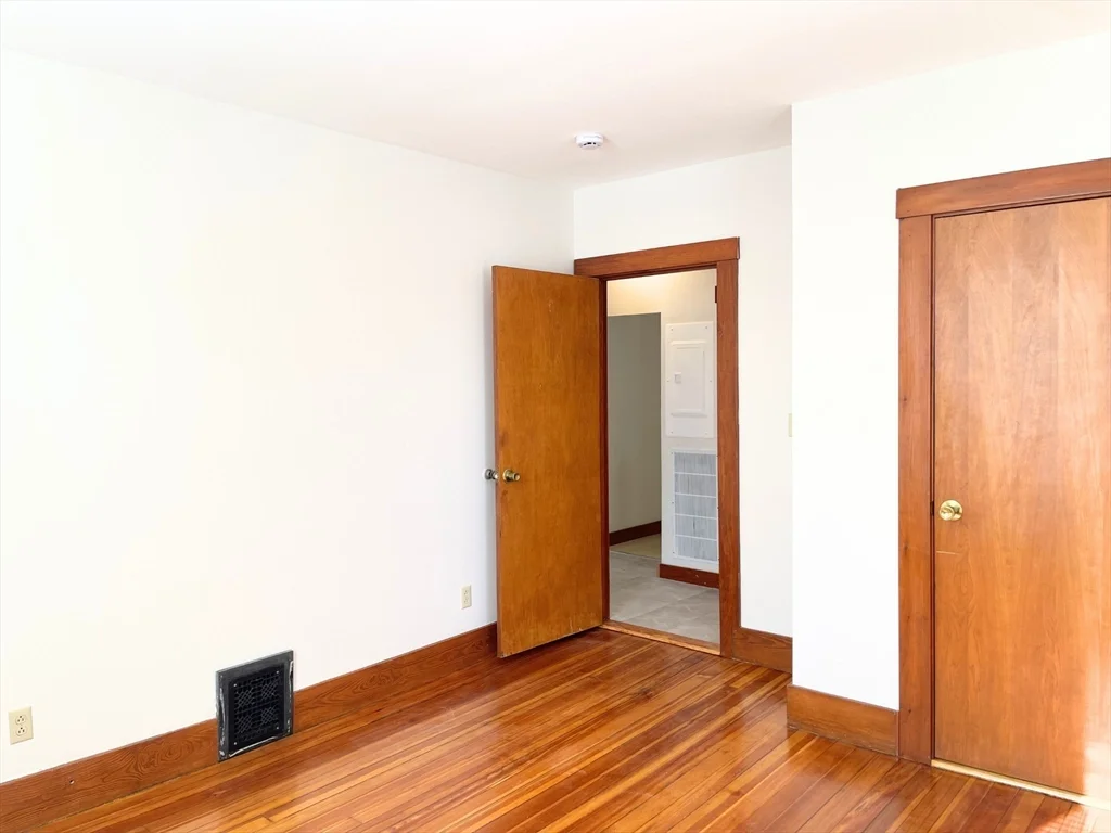 3 bed, 1 bath apartment for rent at 25 Bennett St Unit 2, Beverly — photo 15 of 19