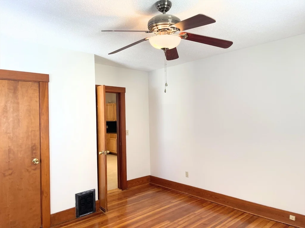 3 bed, 1 bath apartment for rent at 25 Bennett St Unit 2, Beverly — photo 7 of 19