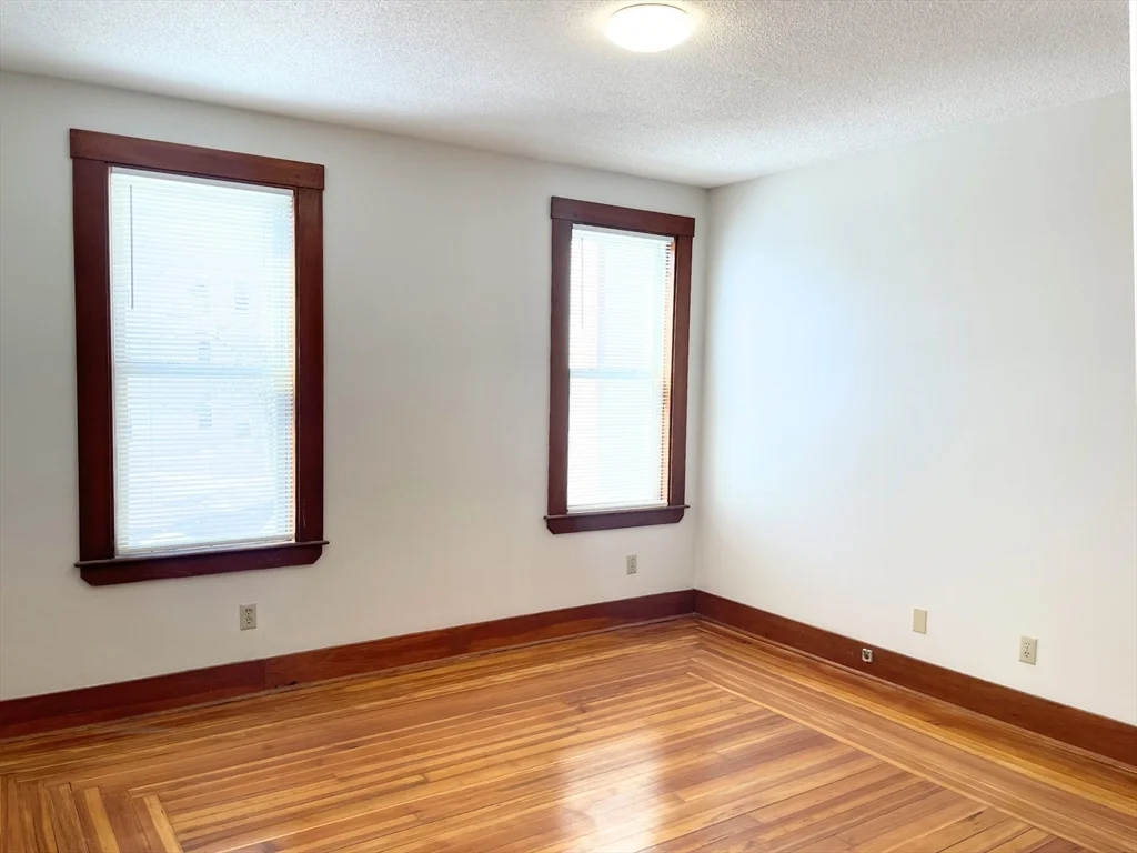 3 bed, 1 bath apartment for rent at 25 Bennett St Unit 2, Beverly — photo 5 of 19