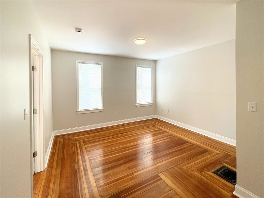 3 bed, 1 bath apartment for rent at 25 Bennett St Unit 3, Beverly — photo 3 of 19
