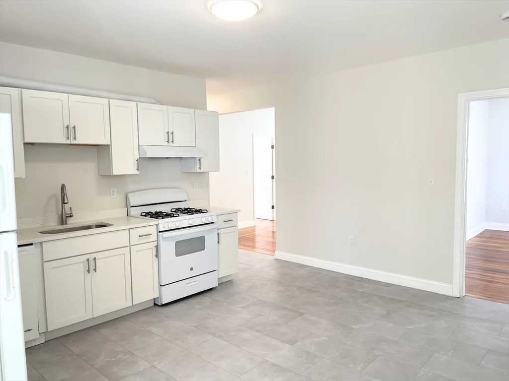 3 bed, 1 bath apartment for rent at 25 Bennett St Unit 3, Beverly — photo 10 of 19