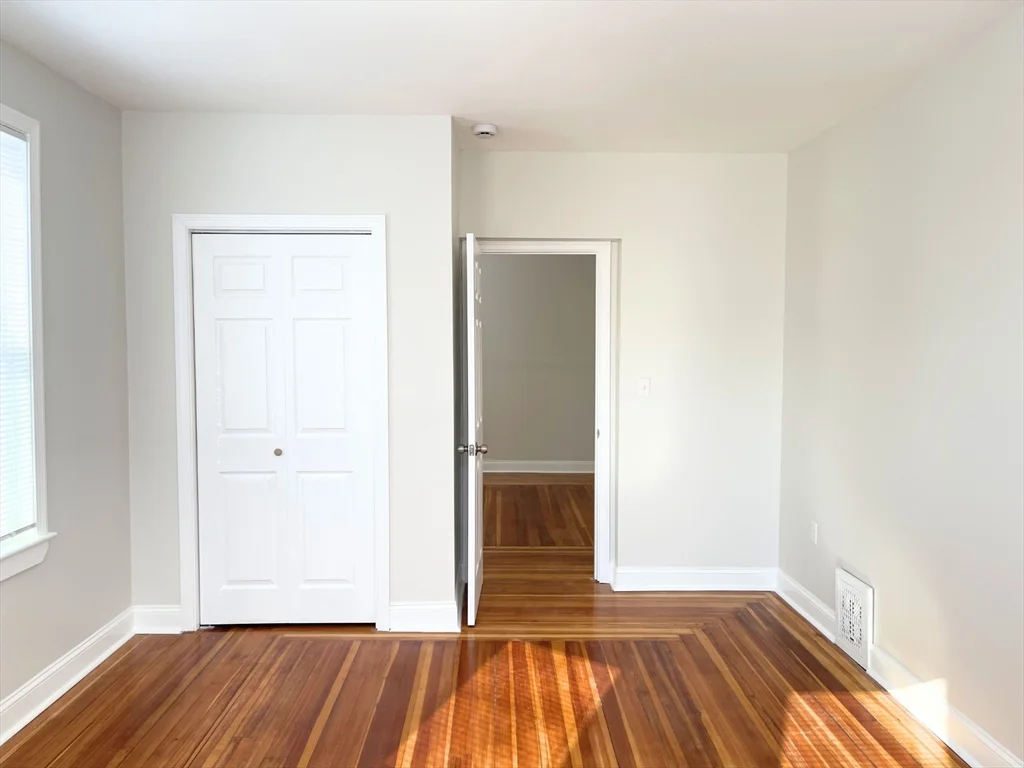 3 bed, 1 bath apartment for rent at 25 Bennett St Unit 3, Beverly — photo 2 of 19