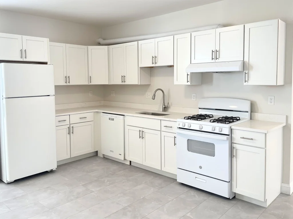 3 bed, 1 bath apartment for rent at 25 Bennett St Unit 3, Beverly — photo 9 of 19